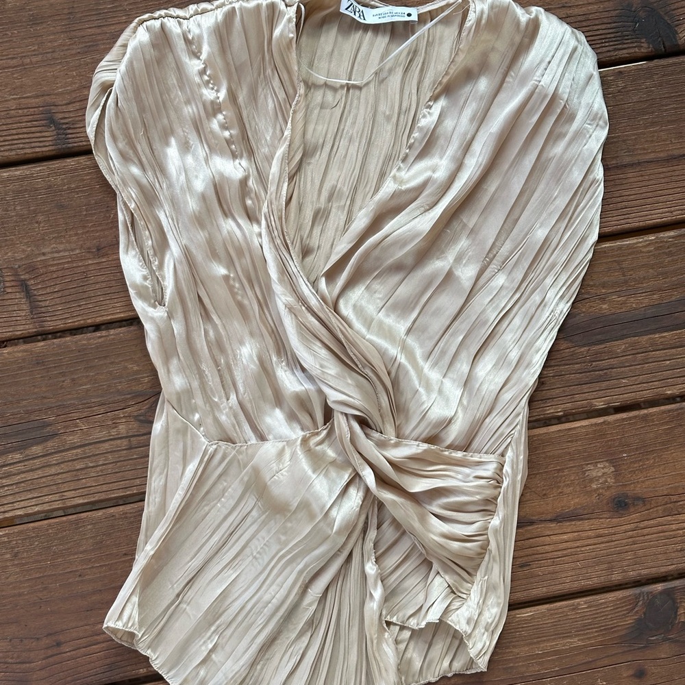 Zara Women's Cream Pleated Top